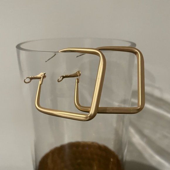 ♥  “Lola” Square Hoops ♥  Earrings - Picture 2 of 5